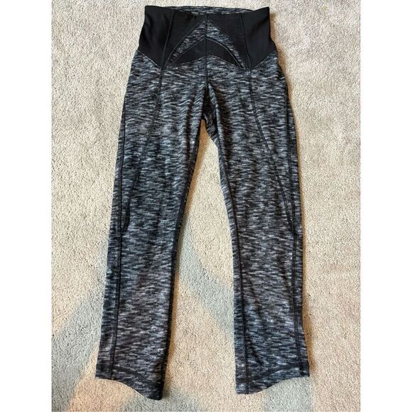 Nearly new Lululemon Exquisite legging Dramatic Static White Black / Black, $88 - Picture 3 of 7